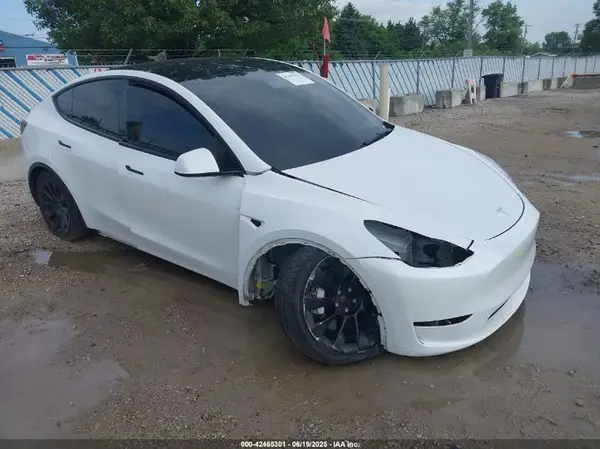 7SAYGDEE4PA061776 2023 TESLA MODEL Y - Image 1