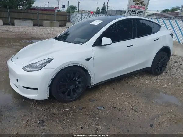 7SAYGDEE4PA061776 2023 TESLA MODEL Y - Image 2