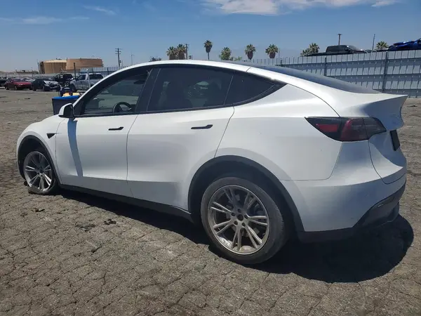 7SAYGDEE4PA069179 2023 TESLA MODEL Y - Image 2