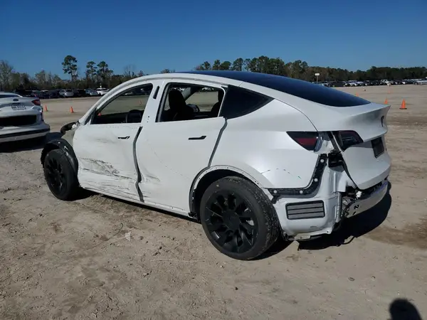 7SAYGDEE4PA071028 2023 TESLA MODEL Y - Image 2