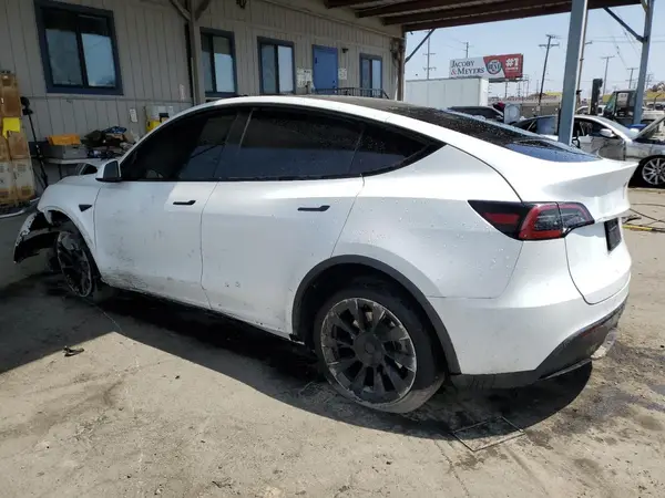 7SAYGDEE4PA071899 2023 TESLA MODEL Y - Image 2