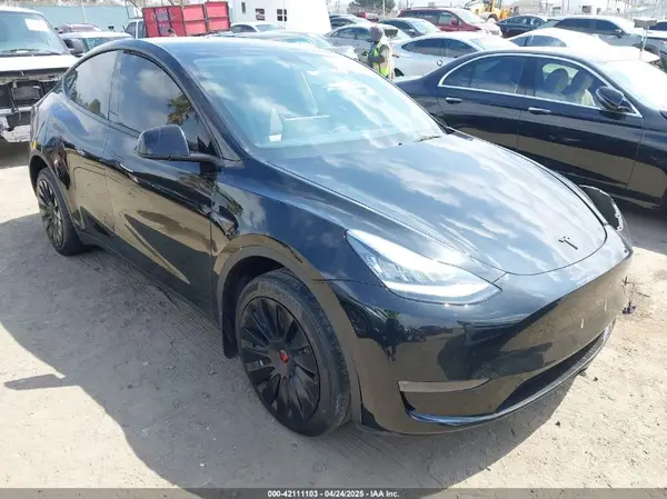 7SAYGDEE4PA073166 2023 TESLA MODEL Y - Image 1