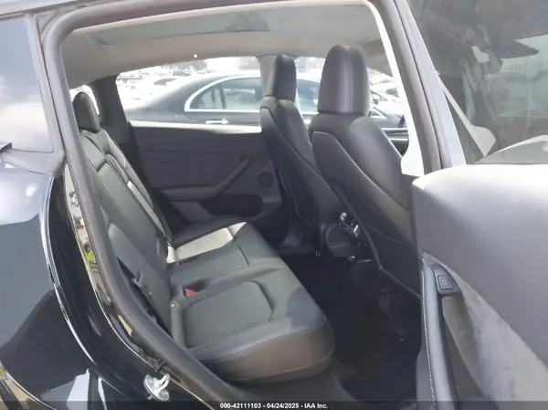 7SAYGDEE4PA073166 2023 TESLA MODEL Y - Image 8