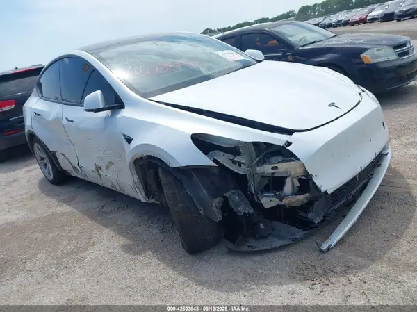 7SAYGDEE4PA077282 2023 TESLA MODEL Y - Image 1
