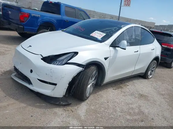 7SAYGDEE4PA077282 2023 TESLA MODEL Y - Image 2