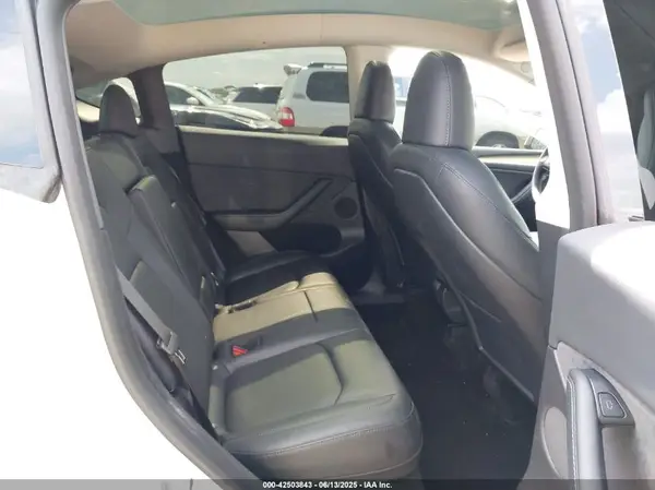 7SAYGDEE4PA077282 2023 TESLA MODEL Y - Image 8