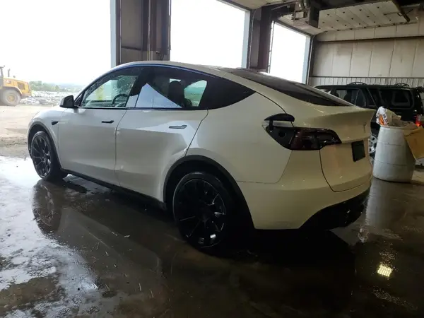 7SAYGDEE4PA077900 2023 TESLA MODEL Y - Image 2