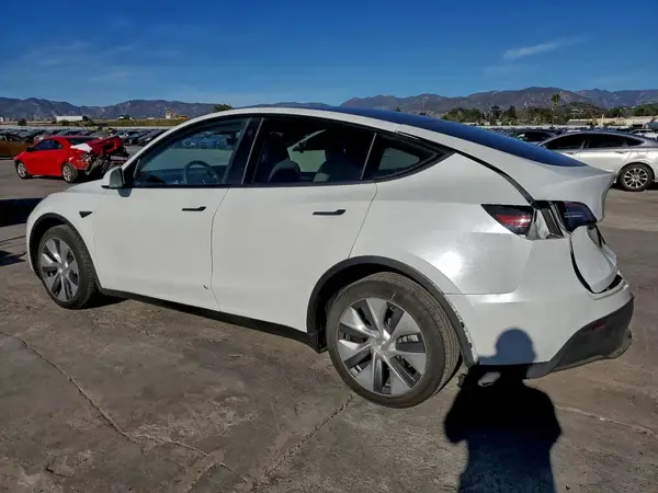 7SAYGDEE4PA077959 2023 TESLA MODEL Y - Image 2