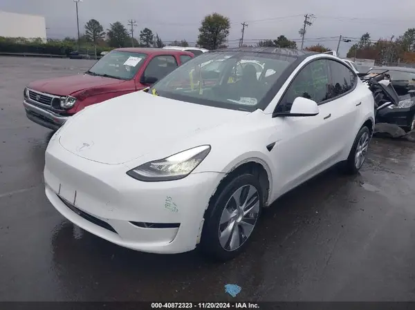 7SAYGDEE4PA078626 2023 TESLA MODEL Y - Image 2