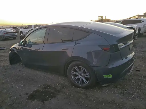 7SAYGDEE4PA086080 2023 TESLA MODEL Y - Image 2