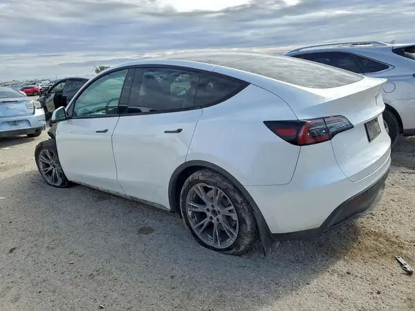 7SAYGDEE4PA088444 2023 TESLA MODEL Y - Image 2