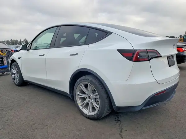 7SAYGDEE4PA092039 2023 TESLA MODEL Y - Image 2