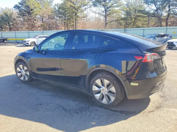 7SAYGDEE4PA093319 2023 TESLA MODEL Y - Image 2