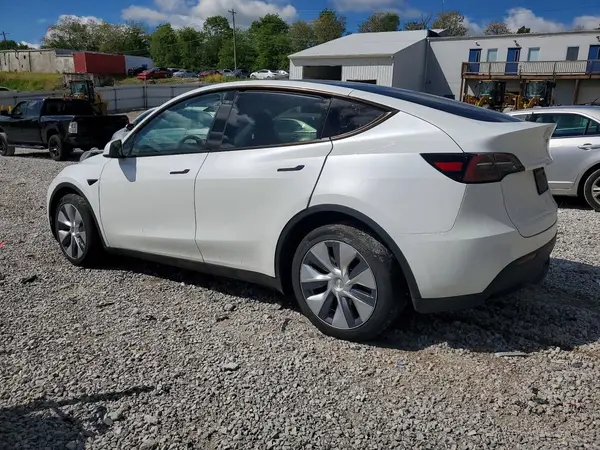 7SAYGDEE4PA095457 2023 TESLA MODEL Y - Image 2