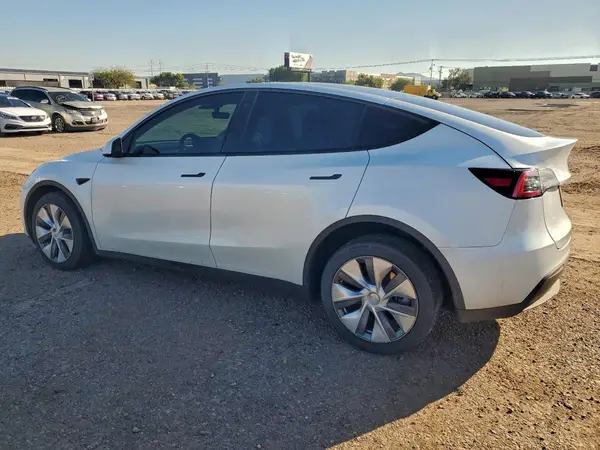 7SAYGDEE4PA097869 2023 TESLA MODEL Y - Image 2