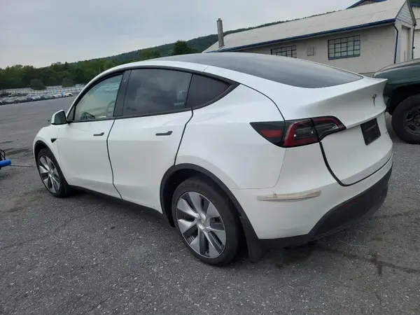 7SAYGDEE4PA100480 2023 TESLA MODEL Y - Image 2