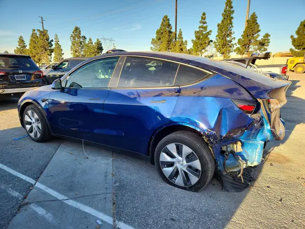 7SAYGDEE4PA102617 2023 TESLA MODEL Y - Image 2