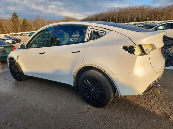 7SAYGDEE4PA108305 2023 TESLA MODEL Y - Image 2