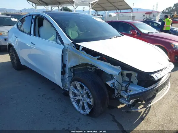7SAYGDEE4PA114671 2023 TESLA MODEL Y - Image 1