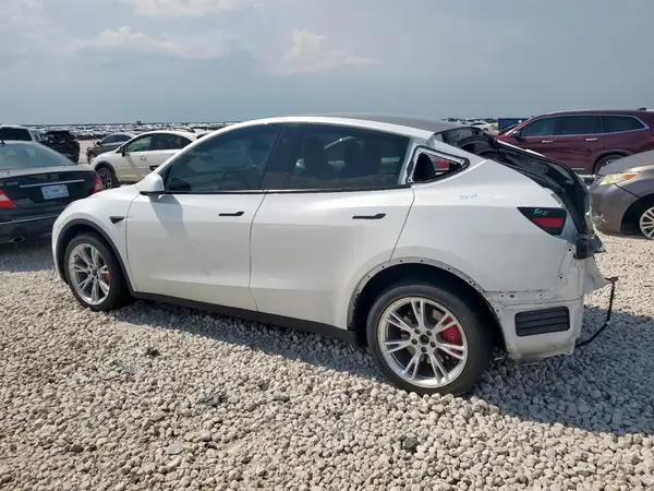 7SAYGDEE4PA118817 2023 TESLA MODEL Y - Image 2