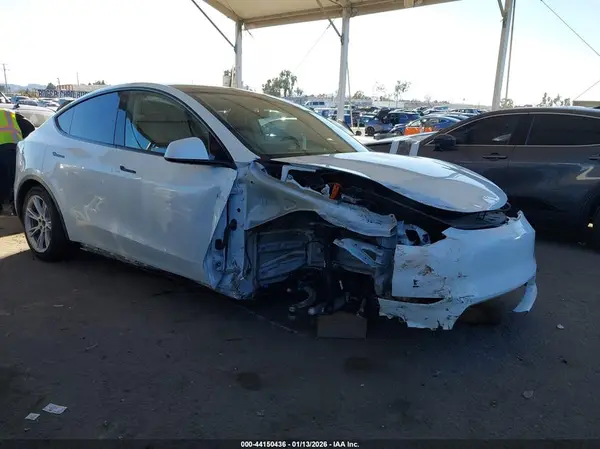 7SAYGDEE4PA123726 2023 TESLA MODEL Y - Image 1