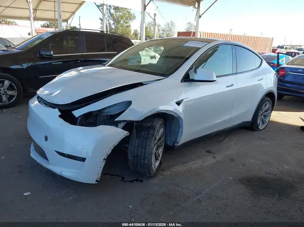 7SAYGDEE4PA123726 2023 TESLA MODEL Y - Image 2