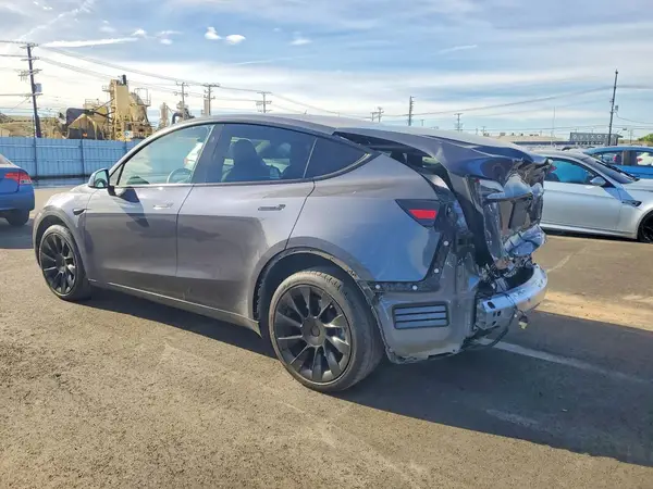 7SAYGDEE4PA135472 2023 TESLA MODEL Y - Image 2