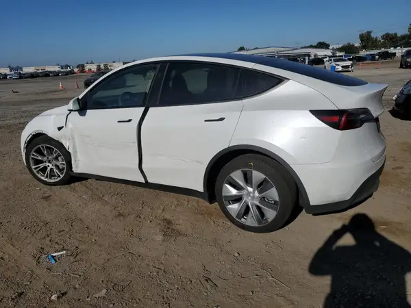 7SAYGDEE4PA136086 2023 TESLA MODEL Y - Image 2