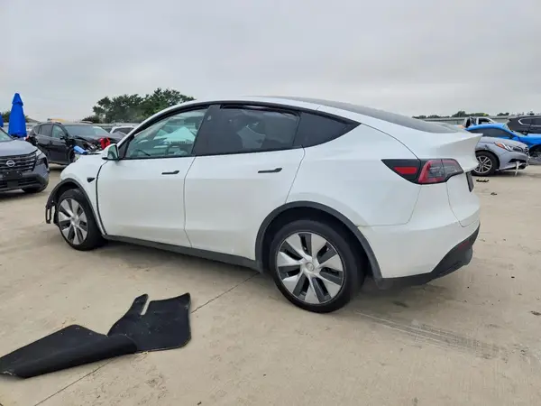 7SAYGDEE4PA137674 2023 TESLA MODEL Y - Image 2