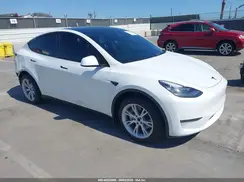 7SAYGDEE4PA137786 2023 TESLA MODEL Y