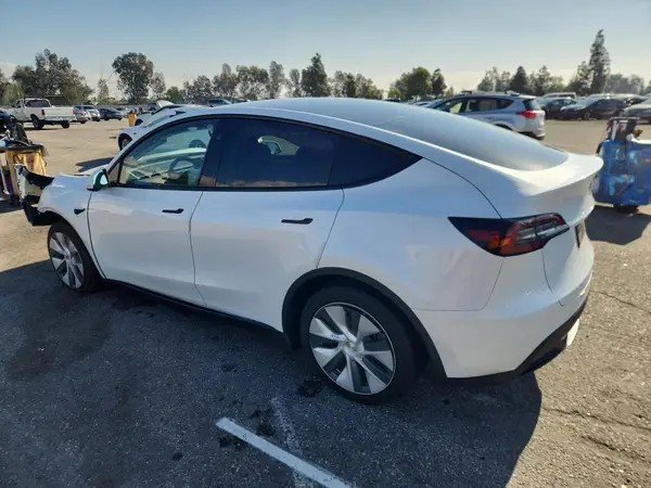 7SAYGDEE4PA152126 2023 TESLA MODEL Y - Image 2