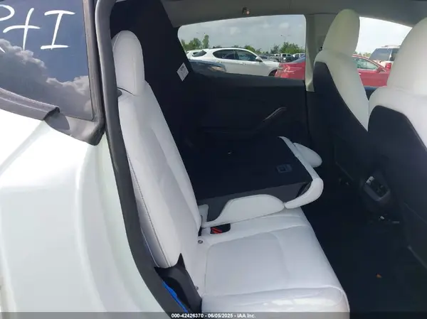 7SAYGDEE4PA155205 2023 TESLA MODEL Y - Image 8