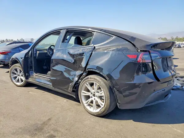 7SAYGDEE4PA156824 2023 TESLA MODEL Y - Image 2