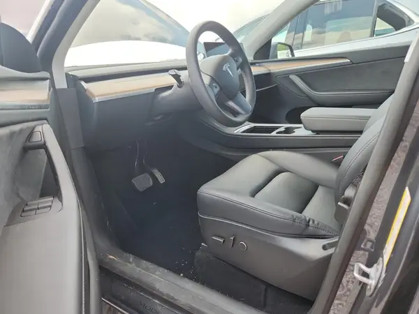7SAYGDEE4PA161022 2023 TESLA MODEL Y - Image 8