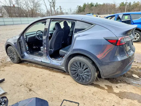 7SAYGDEE4PA170965 2023 TESLA MODEL Y - Image 2