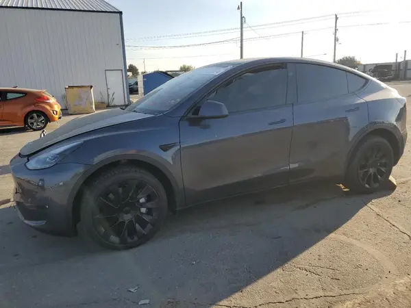 7SAYGDEE4PA173493 2023 TESLA MODEL Y - Image 1