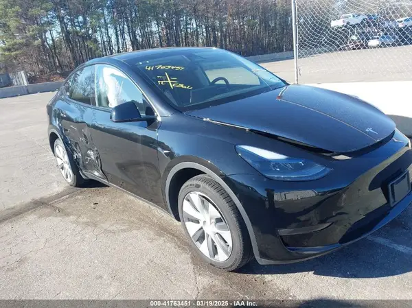 7SAYGDEE4PA175275 2023 TESLA MODEL Y - Image 1