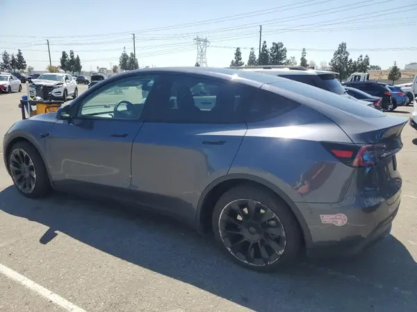 7SAYGDEE4PA187636 2023 TESLA MODEL Y - Image 2