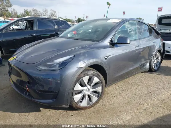 7SAYGDEE4PA205083 2023 TESLA MODEL Y - Image 2