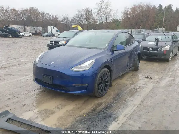 7SAYGDEE4PF586033 2023 TESLA MODEL Y - Image 2