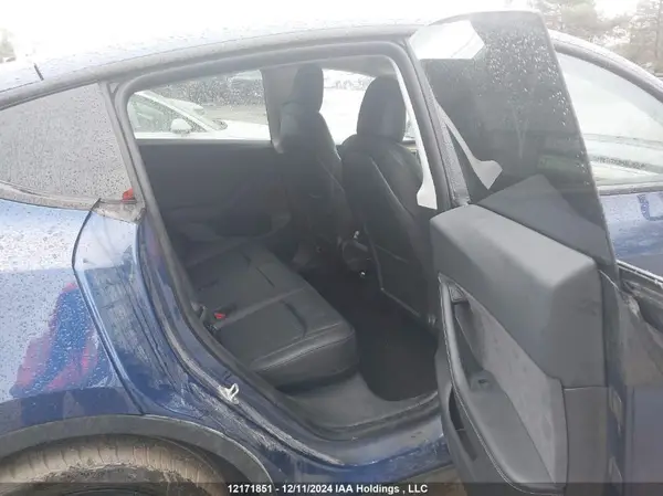 7SAYGDEE4PF586033 2023 TESLA MODEL Y - Image 8