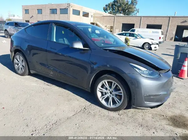7SAYGDEE4PF587988 2023 TESLA MODEL Y - Image 1