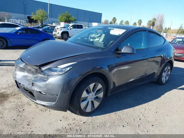 7SAYGDEE4PF587988 2023 TESLA MODEL Y - Image 2