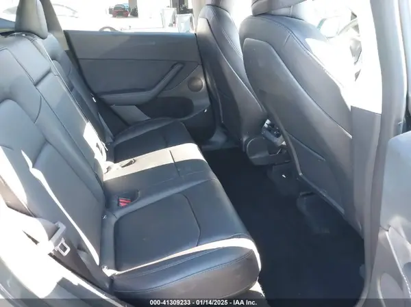 7SAYGDEE4PF587988 2023 TESLA MODEL Y - Image 8