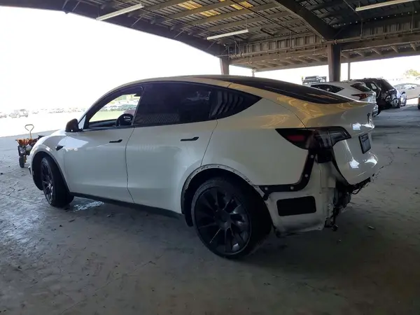 7SAYGDEE4PF588137 2023 TESLA MODEL Y - Image 2