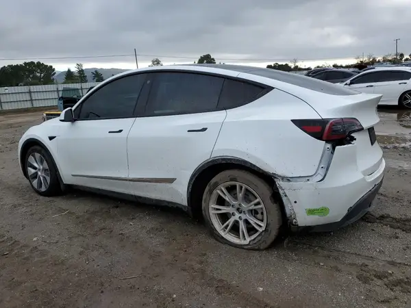 7SAYGDEE4PF590857 2023 TESLA MODEL Y - Image 2