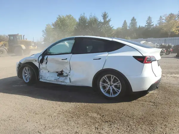 7SAYGDEE4PF598120 2023 TESLA MODEL Y - Image 2