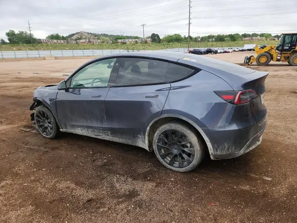 7SAYGDEE4PF601680 2023 TESLA MODEL Y - Image 2