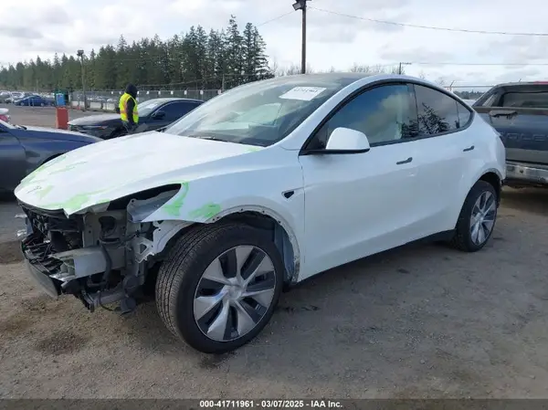 7SAYGDEE4PF606636 2023 TESLA MODEL Y - Image 2