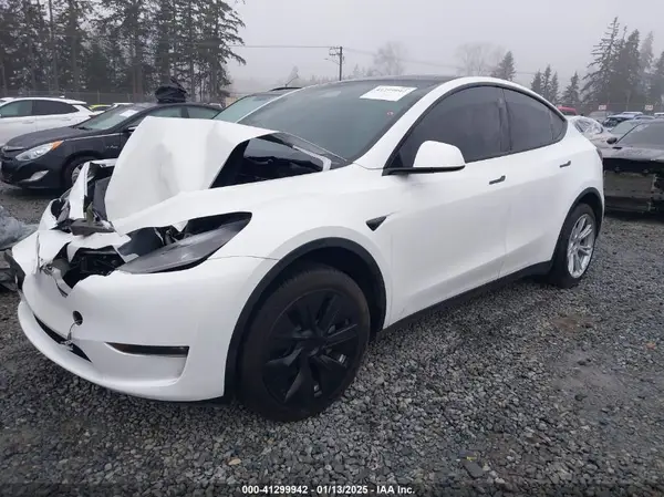 7SAYGDEE4PF608614 2023 TESLA MODEL Y - Image 2